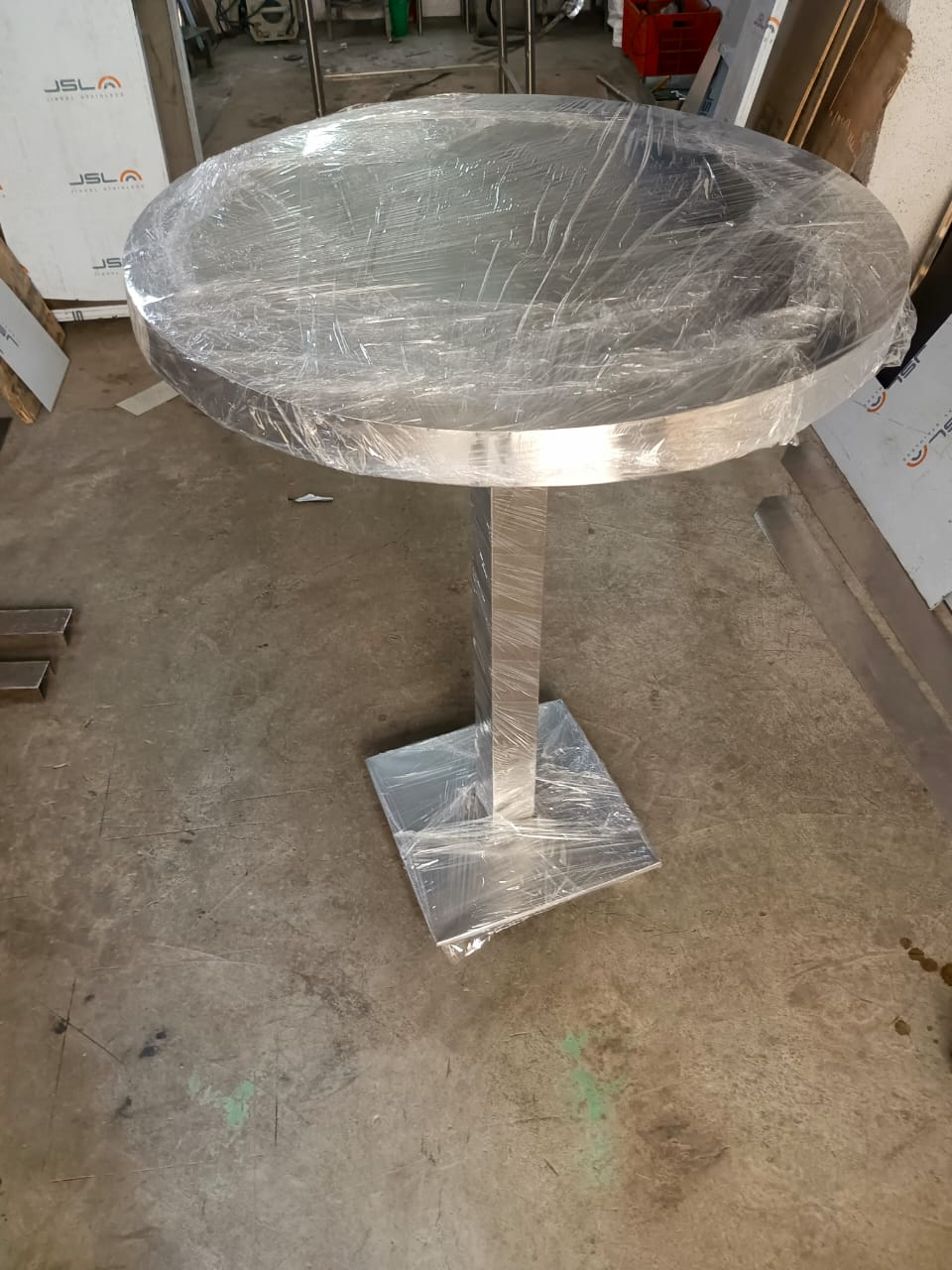 Round Standing Table